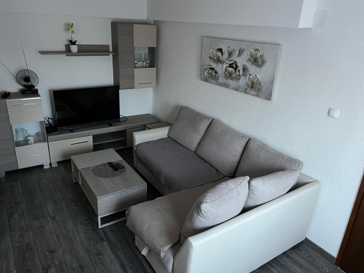 Room In Otocac Helena Exterior photo