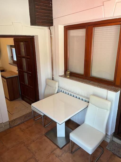 Room In Otocac Helena Exterior photo